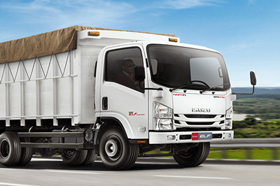 Япония утвердила запрет на поставку в РФ грузовиков и бульдозеров