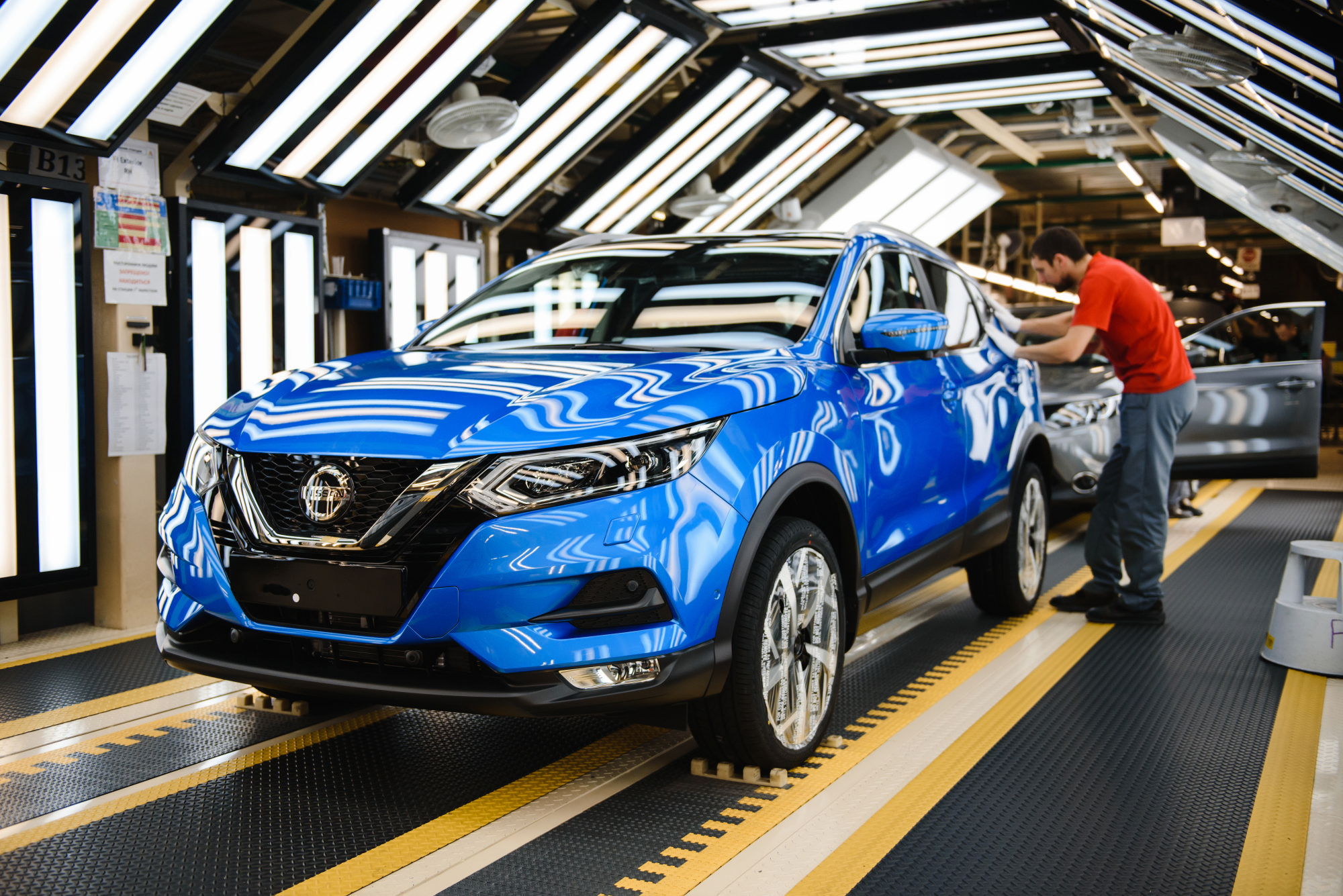Nissan не возобновит производство в РФ до марта 2023 года